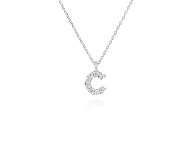 Necklace in 18kt. Gold and diamonds de Marina Garcia Joyas en plata Necklace in rodhium plated 18kt white gold with 8 diamonds carat total weight 0.06 (Color: Top Wesselton (G) Clarity: SI). Height of letter: 6 mm. Adjustable gold chain in 40-42 cm.