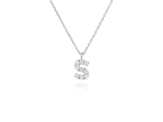 Necklace in 18kt. Gold and diamonds de Marina Garcia Joyas en plata Necklace in rodhium plated 18kt white gold with 9 diamonds carat total weight 0.07 (Color: Top Wesselton (G) Clarity: SI). Height of letter: 6 mm. Adjustable gold chain in 40-42 cm.