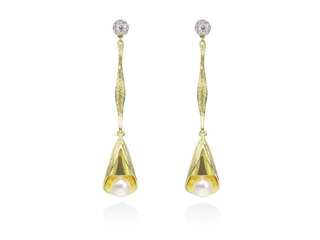 Earrings HADA  in golden silver de Marina Garcia Joyas en plata Earrings in 18kt yellow gold and rhodium plated 925 sterling silver with white cubic zirconia and freshwater cultured pearls. (size: 7 cm.)