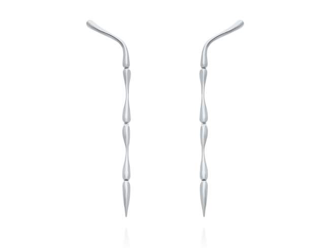 Earrings Flow  in silver de Marina Garcia Joyas en plata Earrings in rhodium plated 925 sterling silver. (size: 8,8 x 2 cm.)