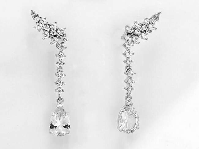 Earrings ELLA  in silver de Marina Garcia Joyas en plata Earrings in rhodium plated 925 sterling silver and  white cubic zirconia. (size: 4 cm.)