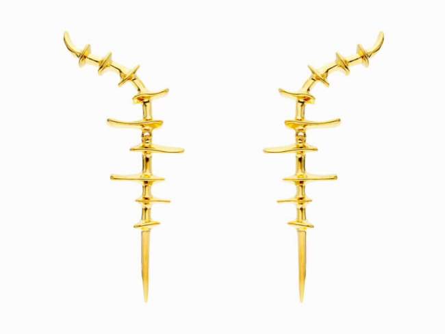 Earrings Vertebral  in golden silver de Marina Garcia Joyas en plata Climber Earrings in 18kt yellow gold plated 925 sterling silver. (size: 6 x 2 cm.)