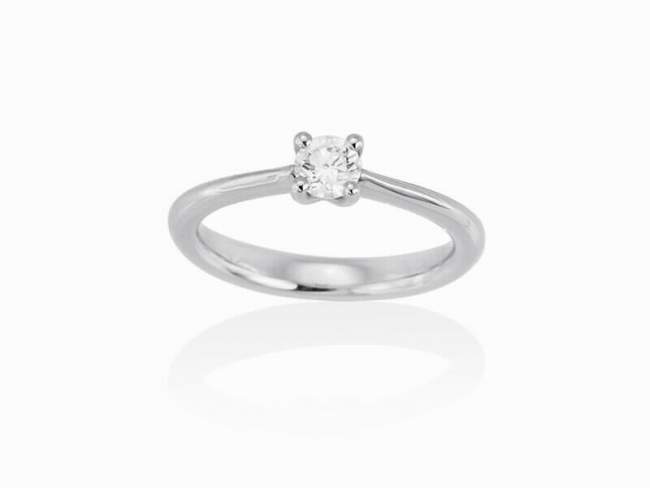 Ring   in 18kt. Gold und Diamanten de Marina Garcia Joyas en plata Ring in Weiss Gold (750/1000) mit 1 Diamant Gesamtgewicht 0,40 ct. (Farbe: Top Wesselton (G) Klarheit: VS2).